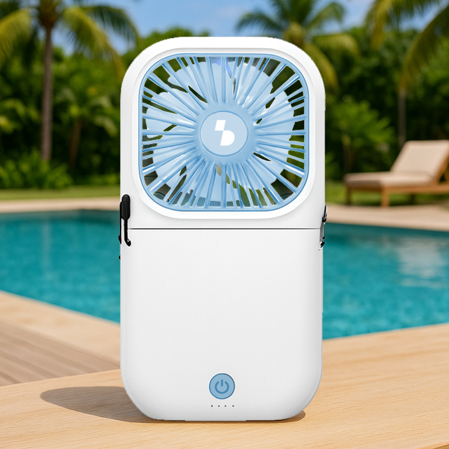 Un ventilatore portatile bianco con pale blu riposa vicino a una piscina.