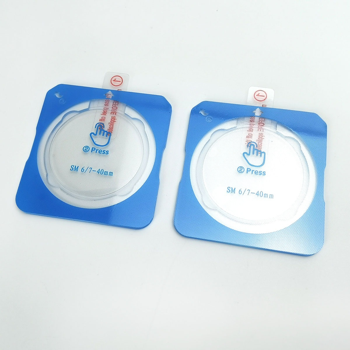 Due confezioni di proteggi schermo con bordi blu e inserti bianchi, etichettate 'Press'.