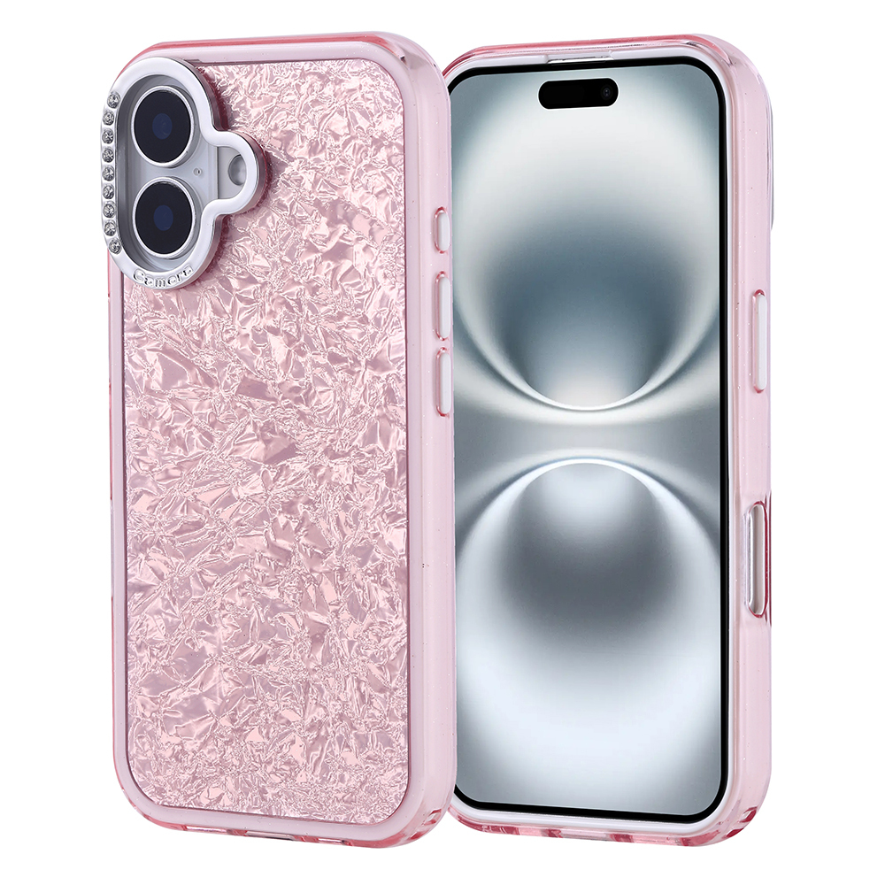 Doku kaplamalı pembe telefon kılıfı, kamera lens detayı. Telefon ekranı görünür.