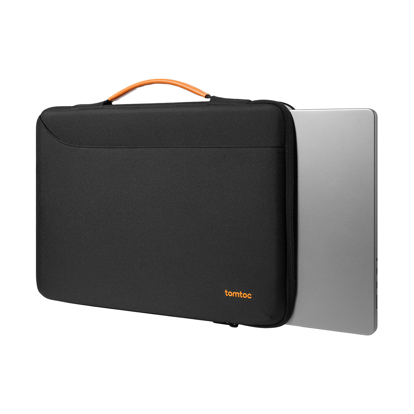 Turuncu saplı siyah laptop çantası, laptop kısmen yerleştirilmiş.