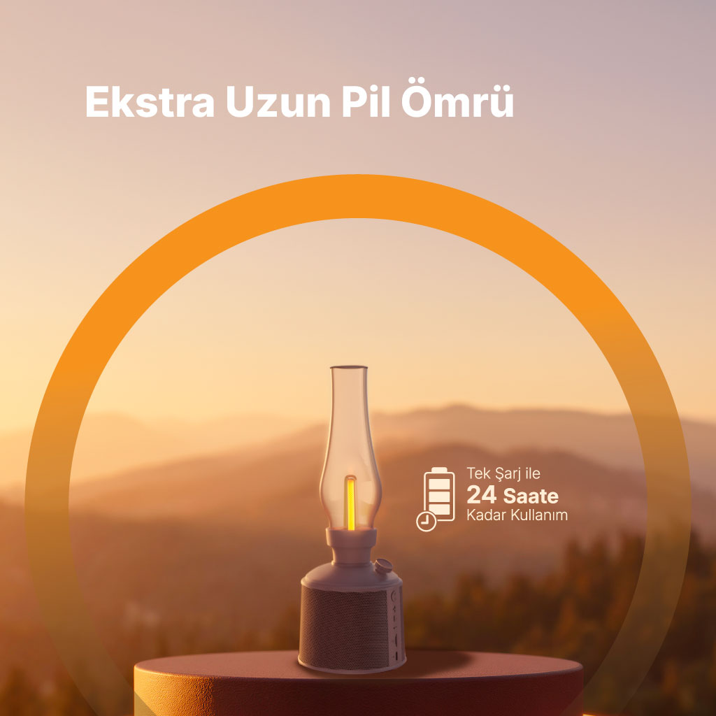 Modern lamba, üzerinde ampul, masa üzerinde, gün batımı arka plan.
