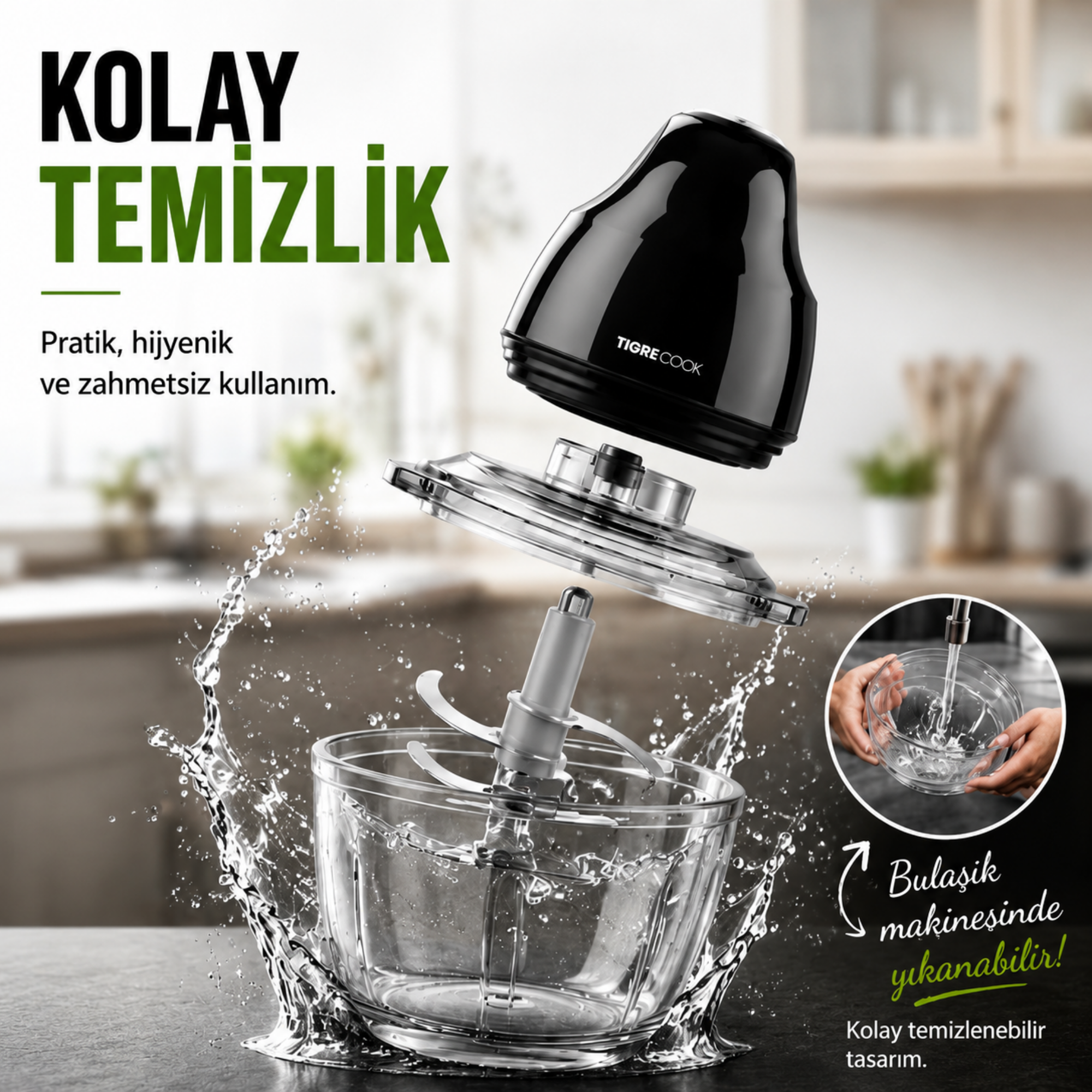 Siyah mutfak robotu su sıçramasıyla ayrılıyor. Kase camdan yapılmıştır.