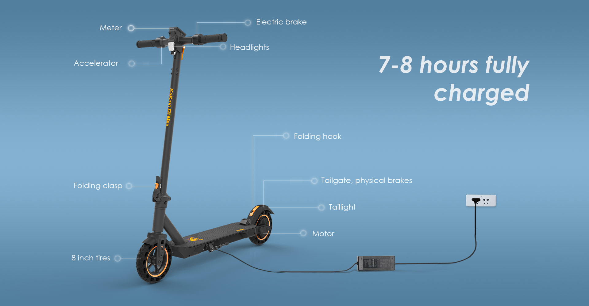 Viene mostrato uno scooter elettrico nero con accenti arancioni.