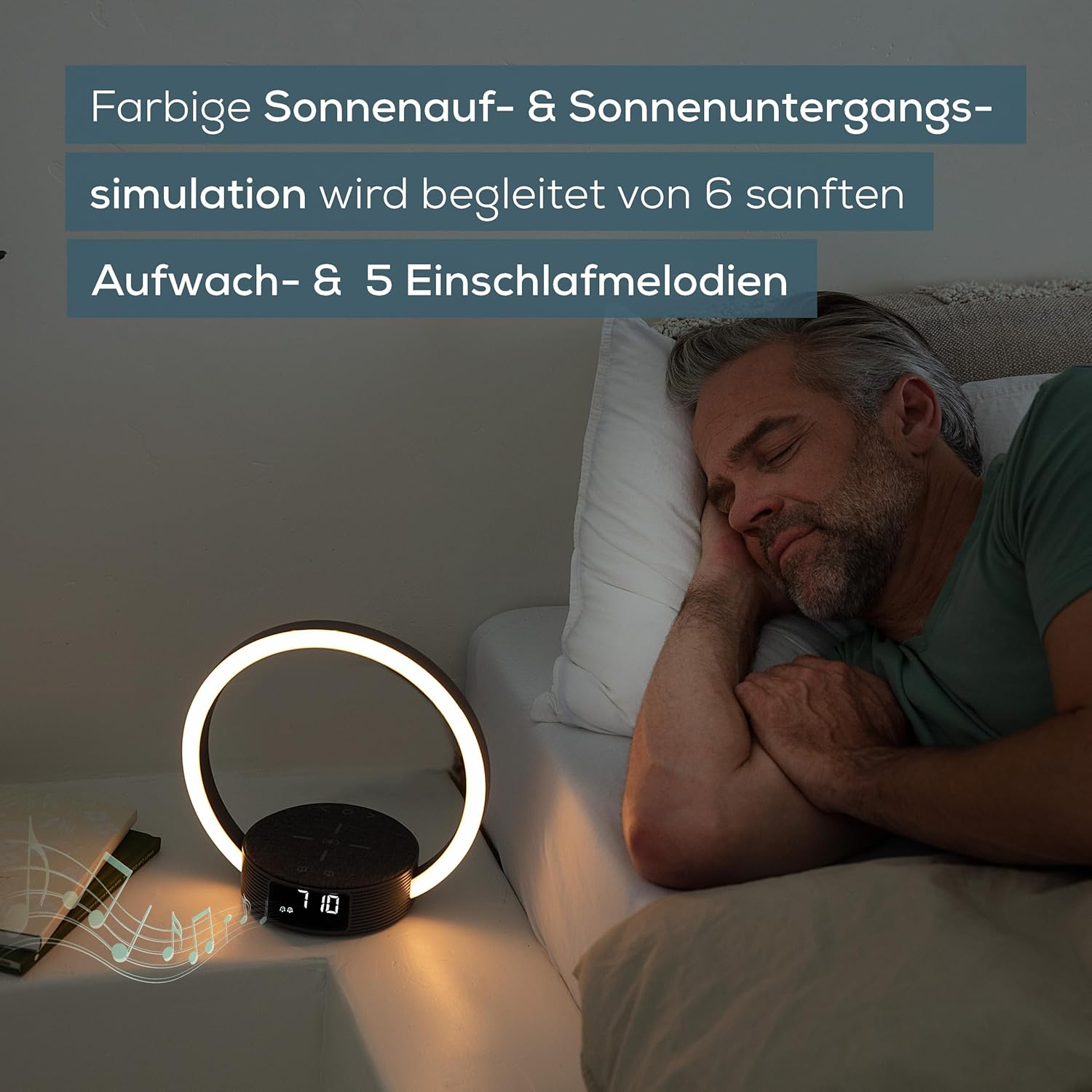 Mann schläft, Nachttischlampe mit Ringlicht und Musiknoten.