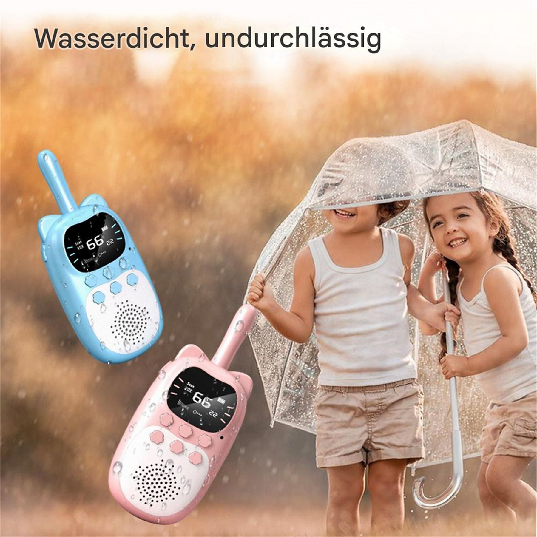 Zwei Kinder stehen unter einem Regenschirm im Regen, mit zwei Walkie-Talkies.