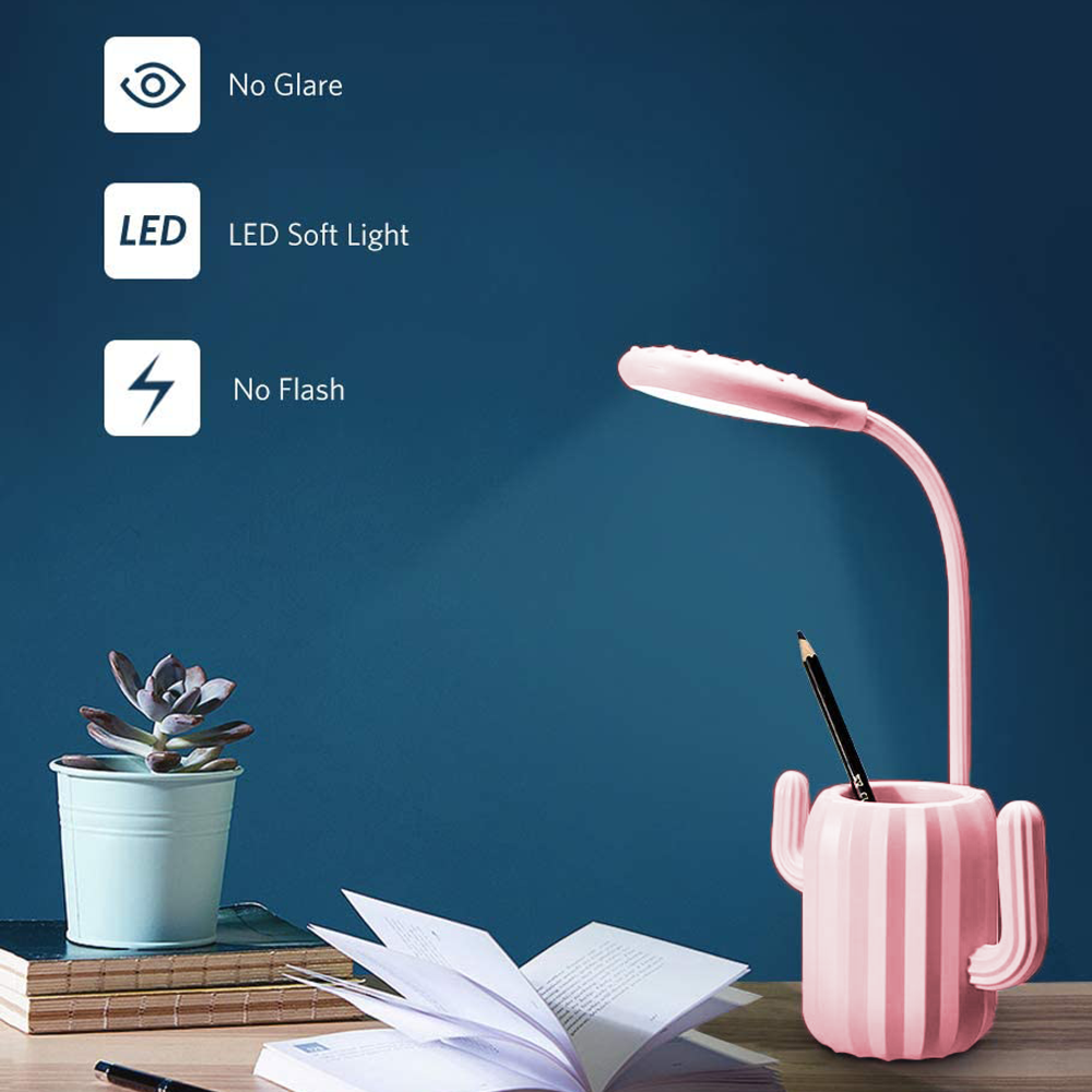Pinker Kaktus-Stiftehalter mit Schreibtischlampe, Pflanze und offenem Buch.