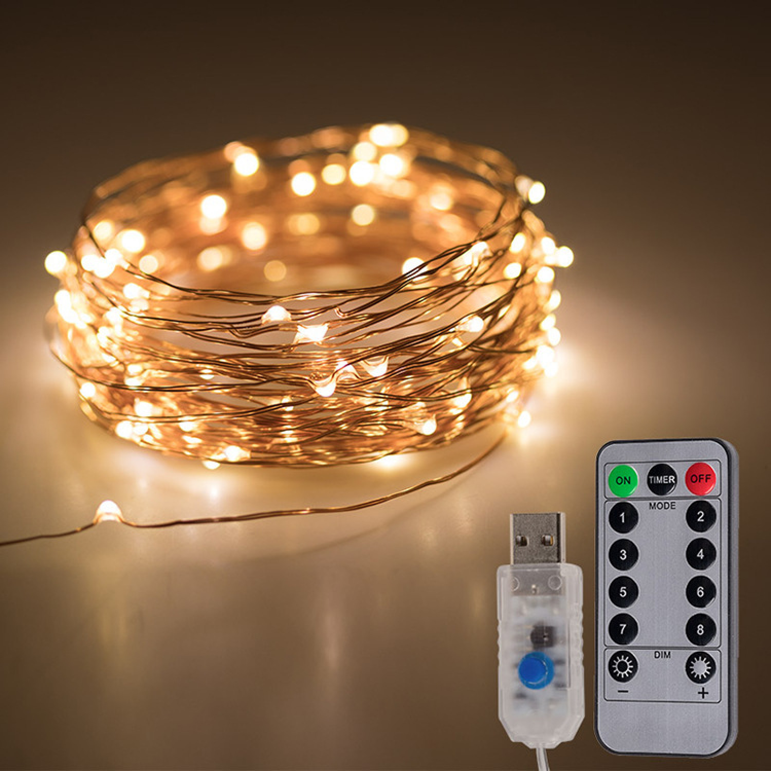 Eine Spule warmweißer Lichterketten mit USB-Anschluss und Fernbedienung.