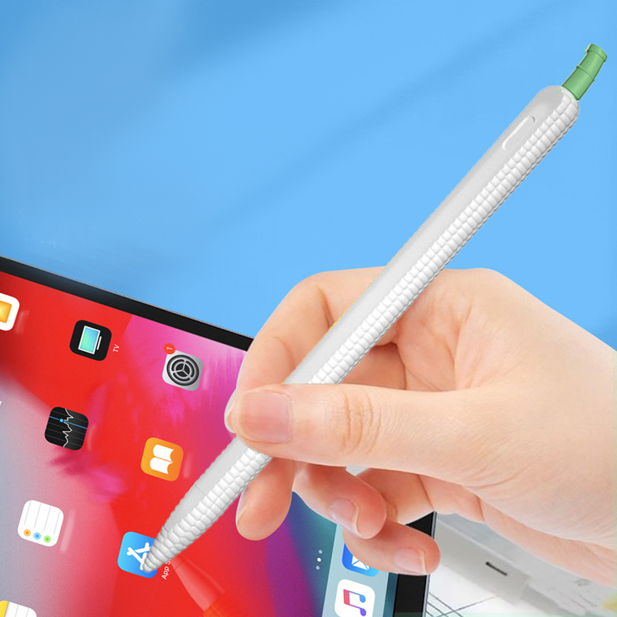 Eine Hand hält einen weißen Stift mit grüner Spitze über einem Tablet mit roten und blauen Symbolen.
