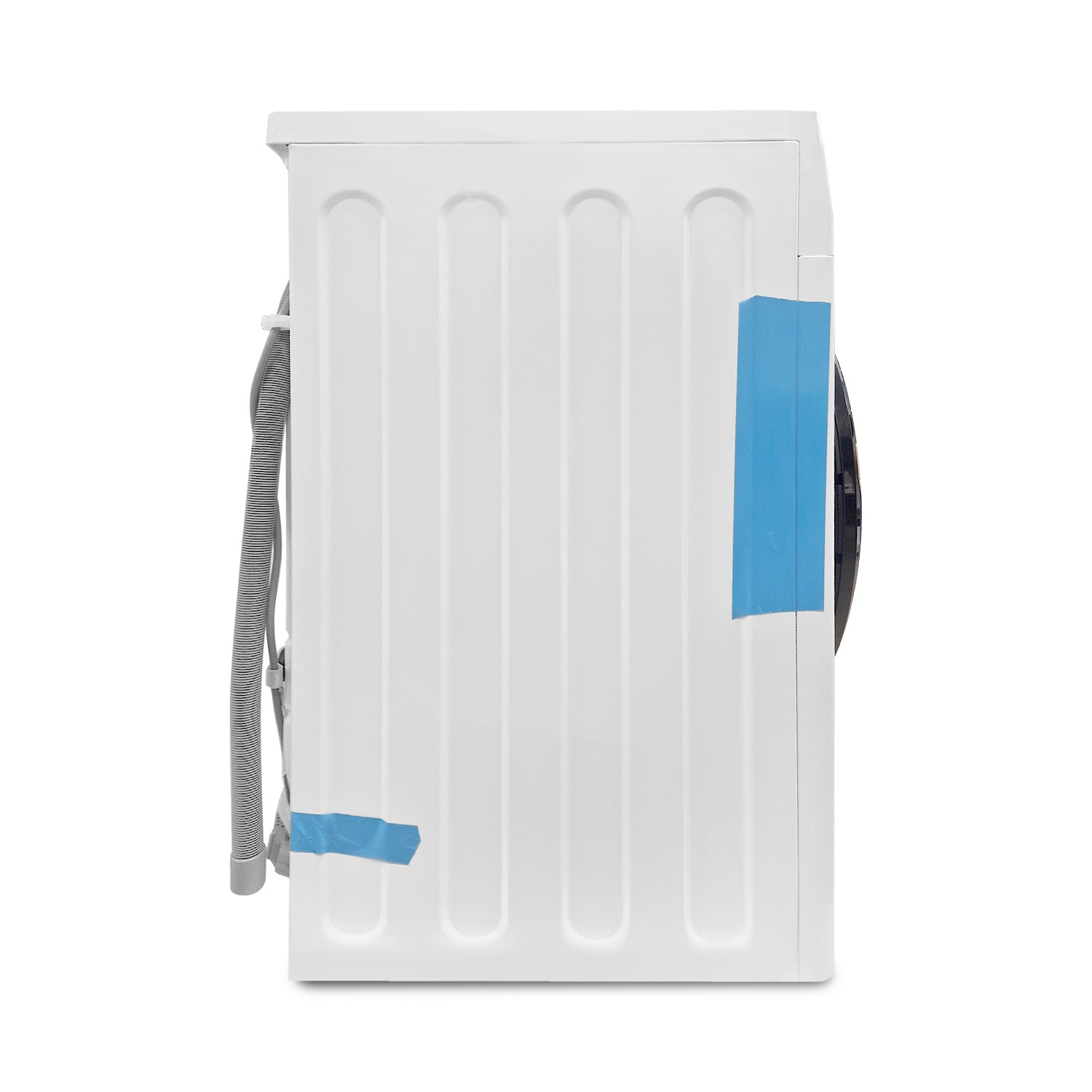 Seite einer weißen Waschmaschine mit Schläuchen und blauen Klebestreifen.