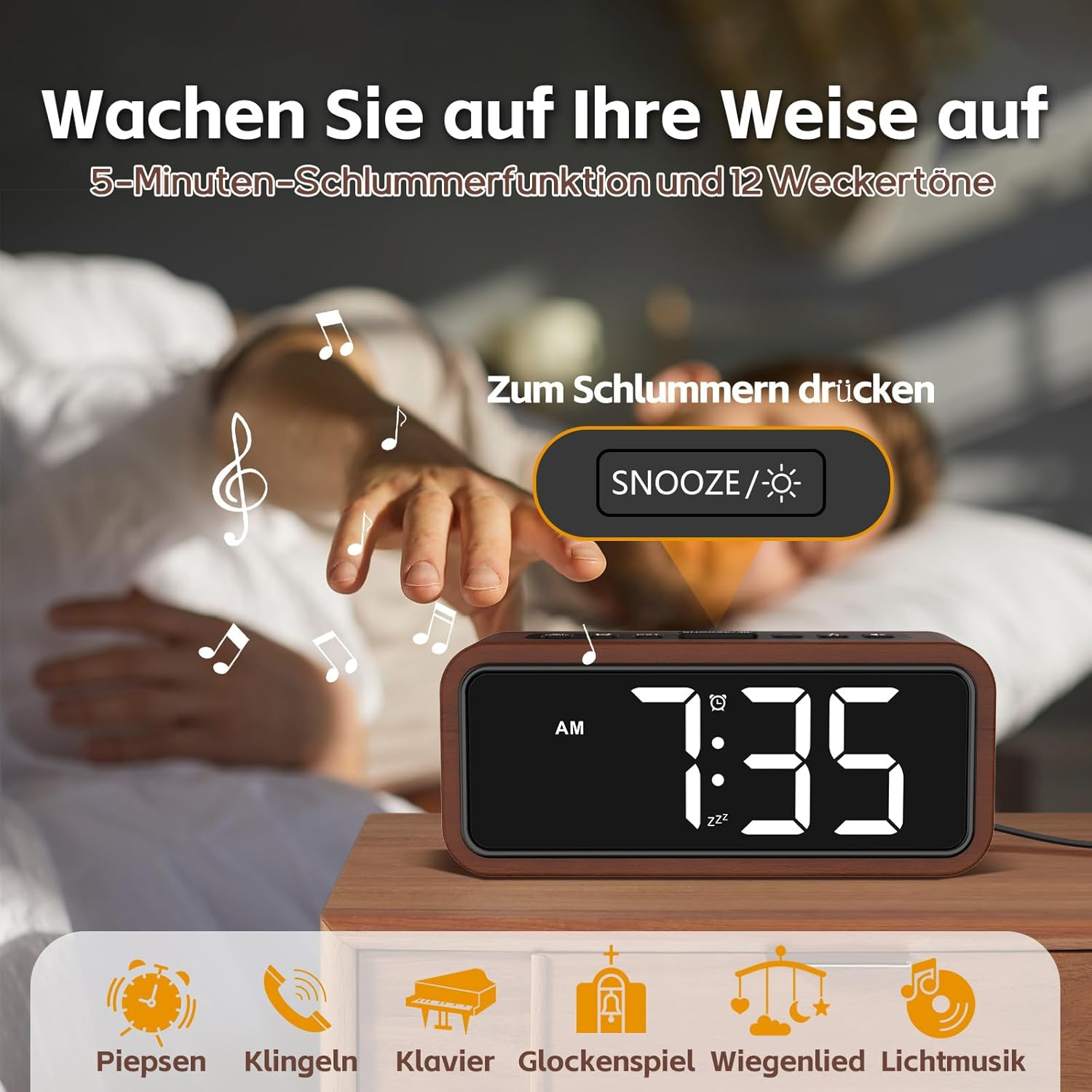 Ein Wecker mit Holzoptik zeigt 7:35 AM an. Eine Hand drückt Snooze.