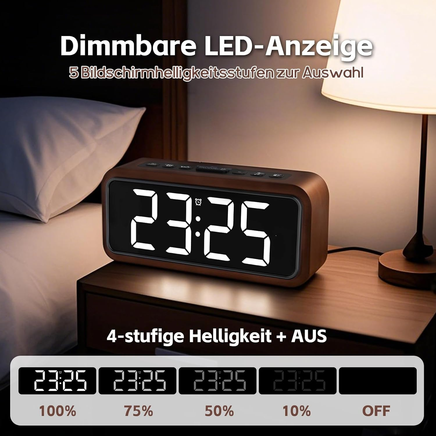 Ein brauner Digitalwecker zeigt 23:25 auf einem Nachttisch.