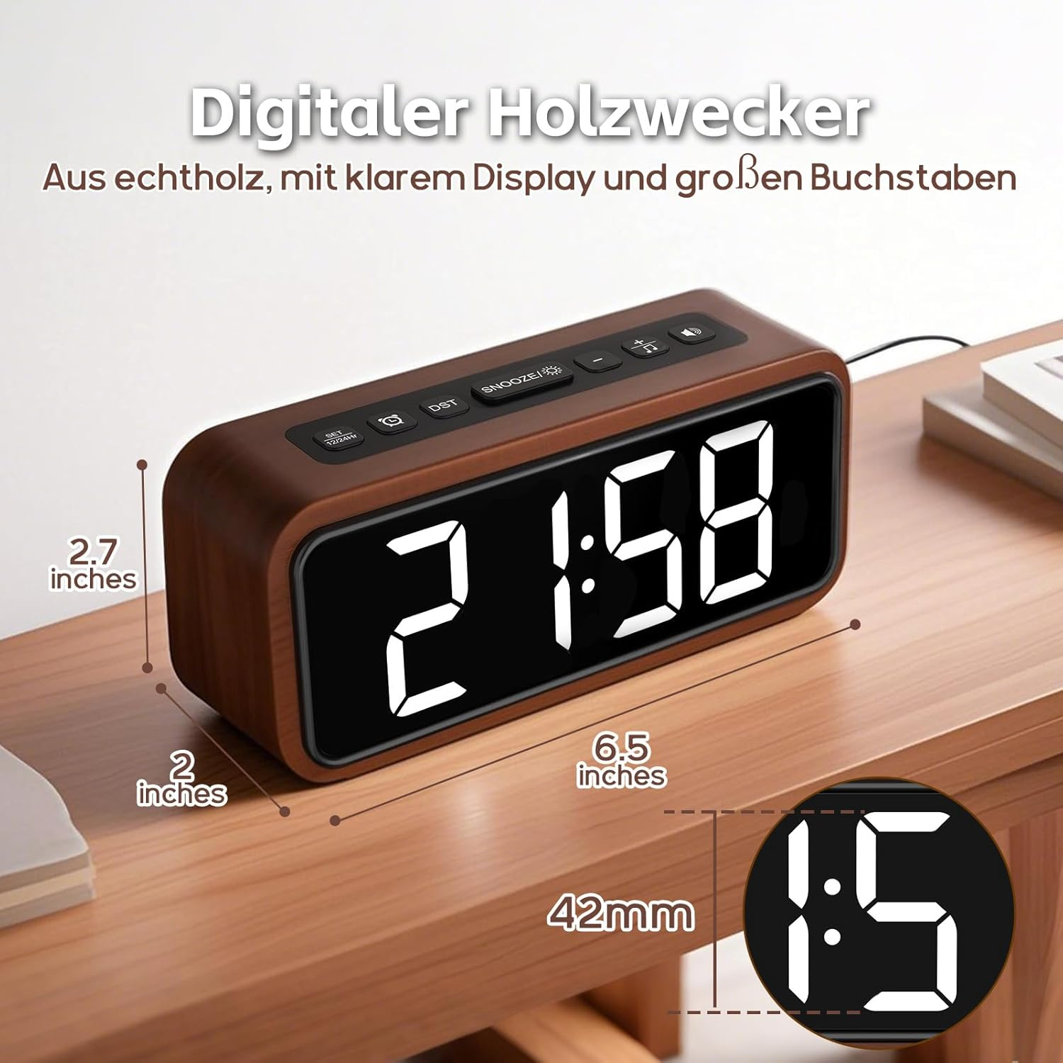 Digitaler Holzwecker mit klarem Display zeigt 21:58. Maße 6.5x2.7x2 Zoll.