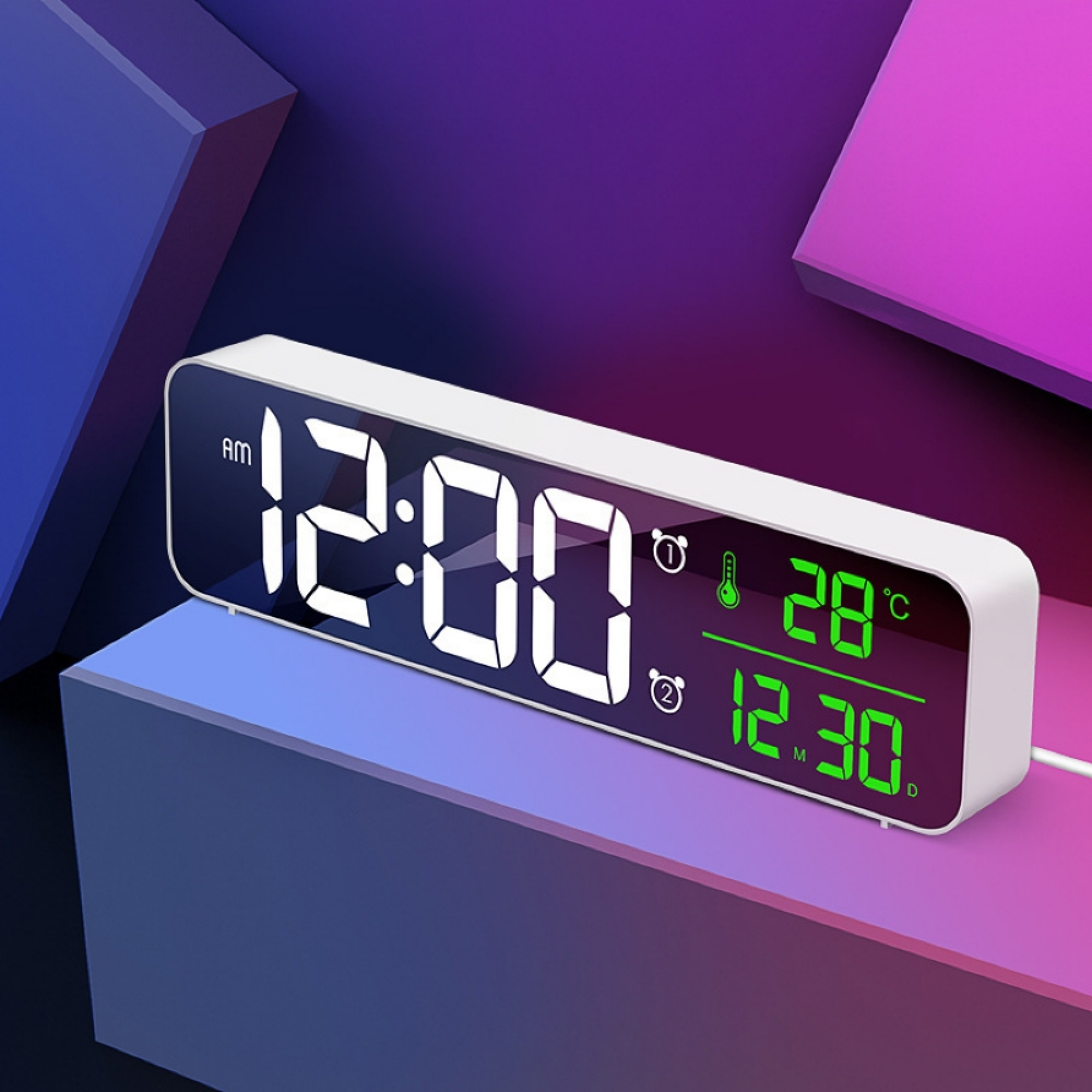 Ein weißer Digitalwecker zeigt 12:00 Uhr, 28 Grad Celsius und 12:30 Uhr an.
