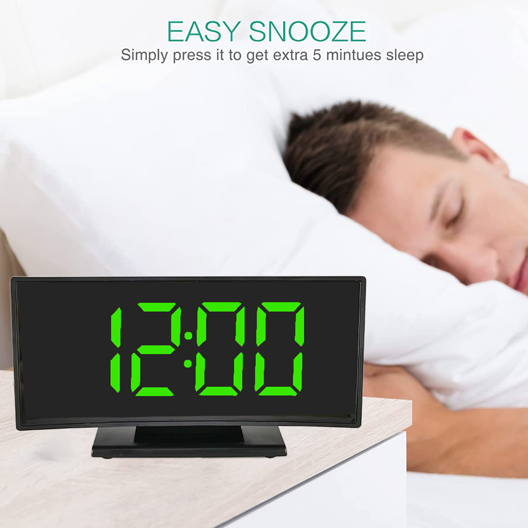 Ein Mann schläft im Bett, ein digitaler Wecker zeigt 12:00 an.