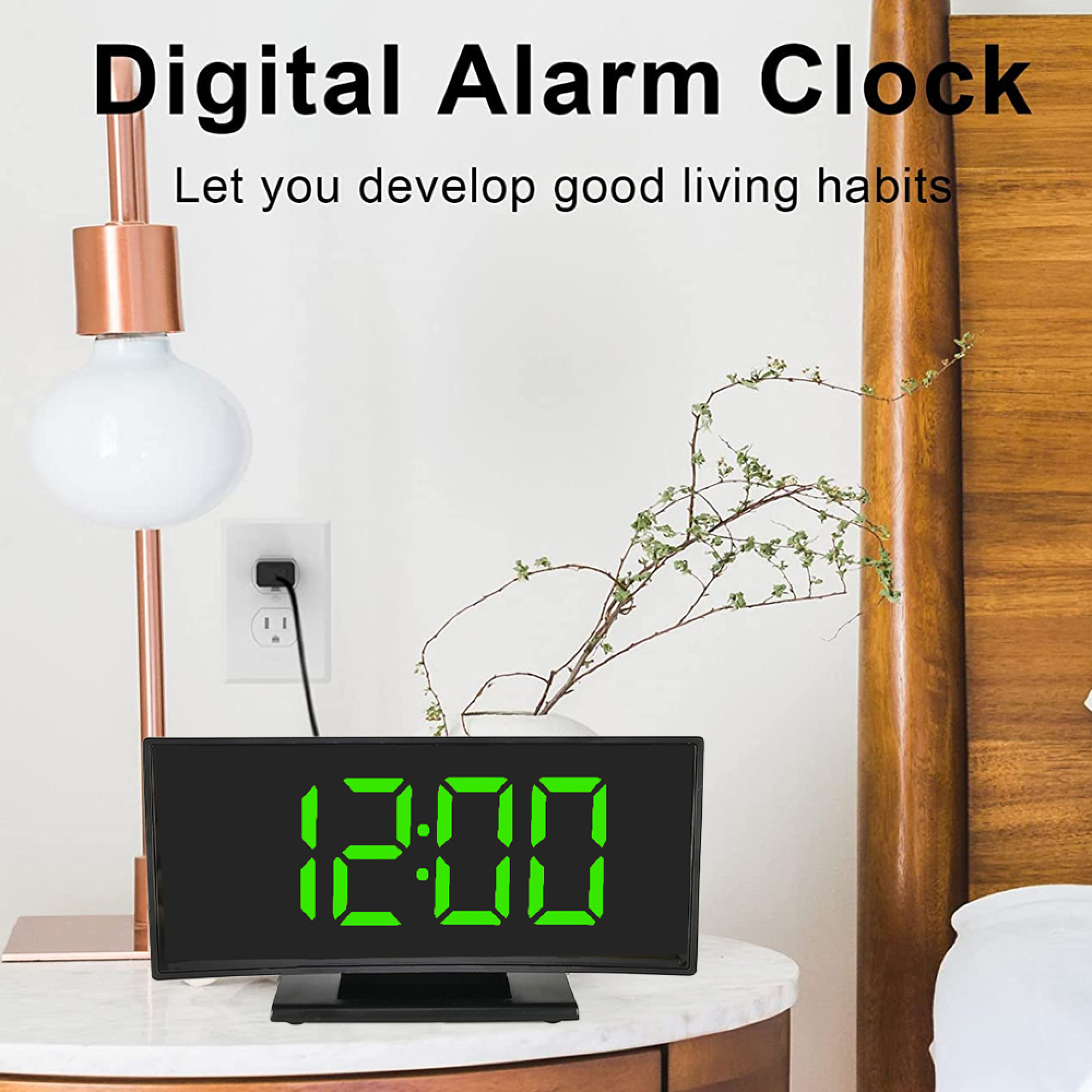 Digitaler Wecker zeigt 12:00 Uhr auf einem Nachttisch.