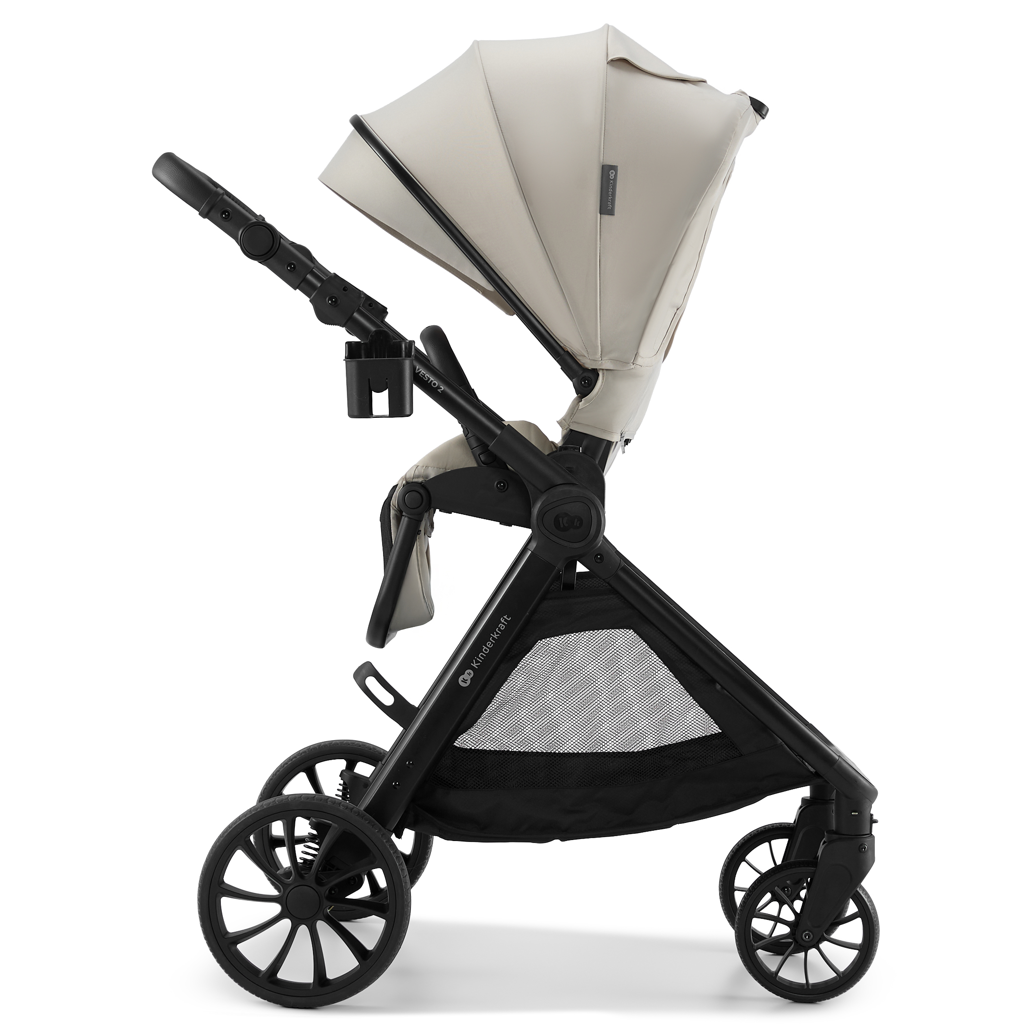 Ein beiger Kinderwagen mit schwarzem Rahmen und Rädern, im Profil gezeigt.