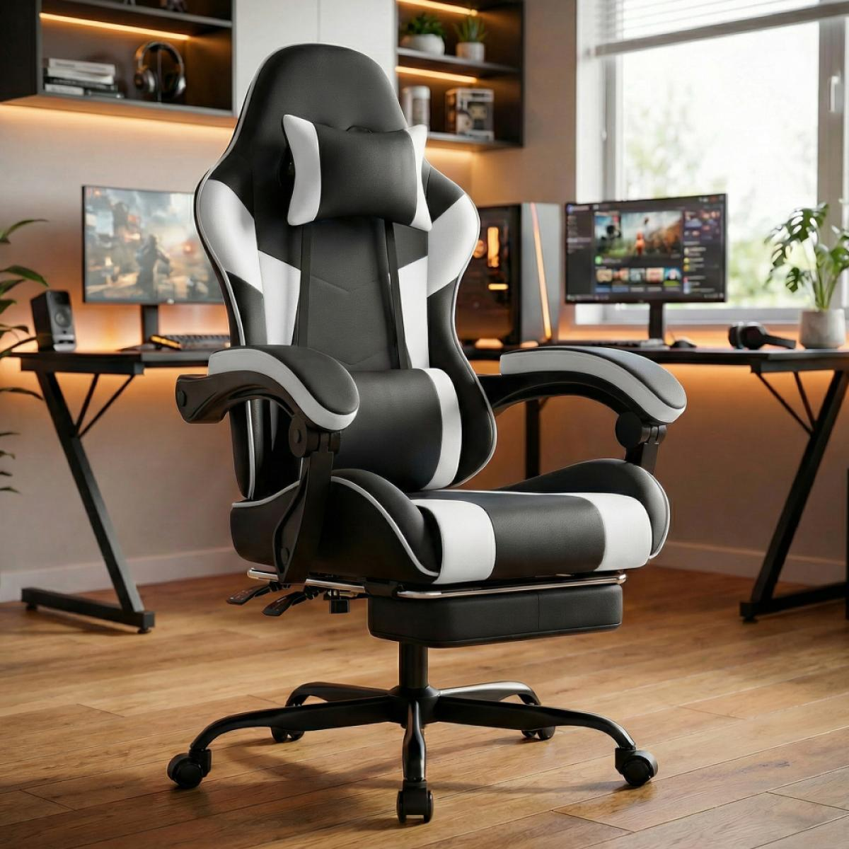 Ein schwarzer und weißer Gaming-Stuhl mit ausziehbarem Fußbrett steht auf einem Holzboden.