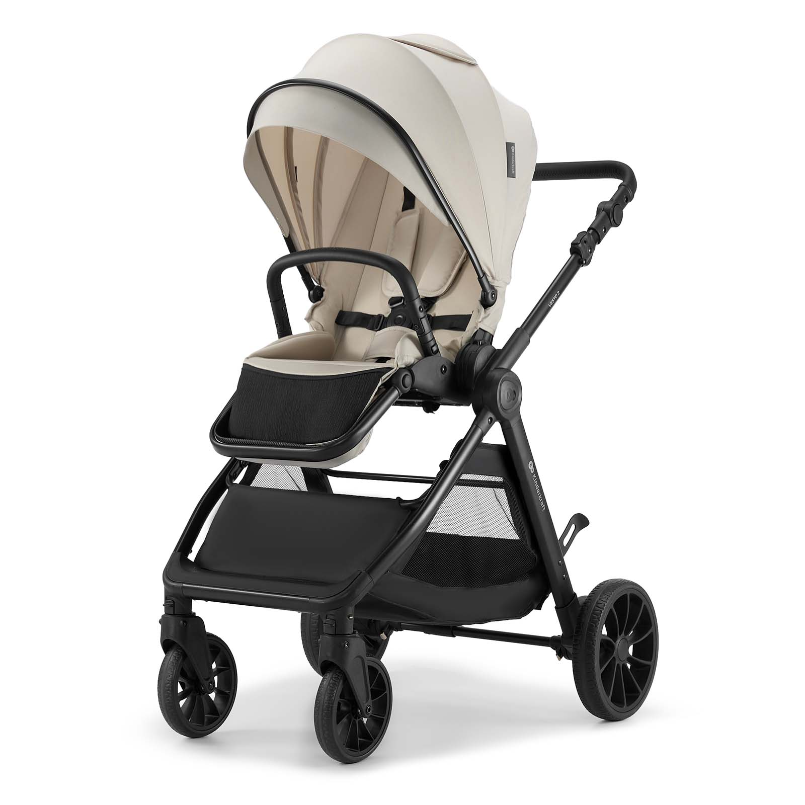 Ein beiger und schwarzer Kinderwagen mit Verdeck, Sicherheitsgurt und Ablagekorb.