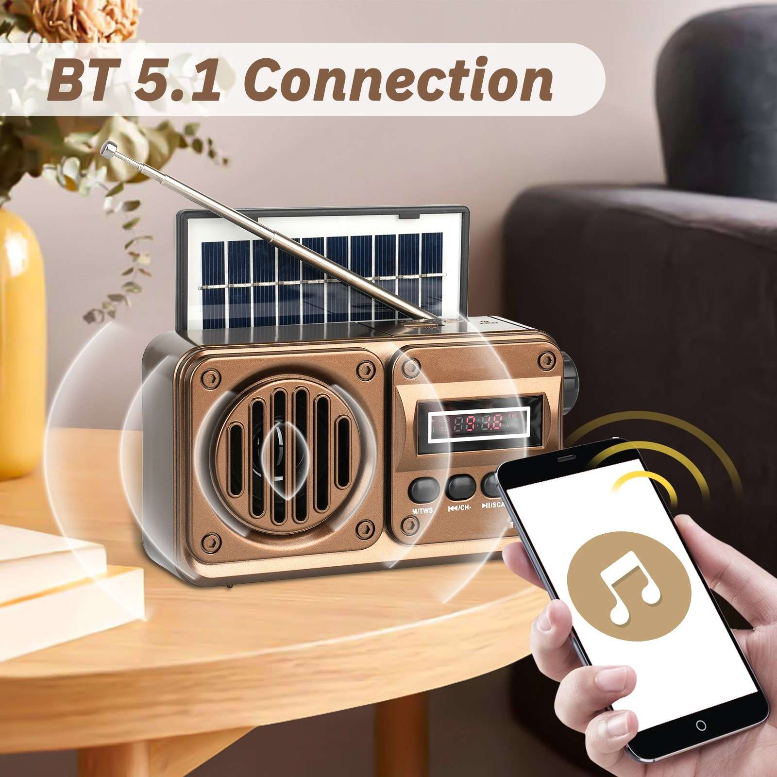Ein bronzefarbener Lautsprecher mit Solarpanel und Antenne, verbunden mit einem Smartphone.