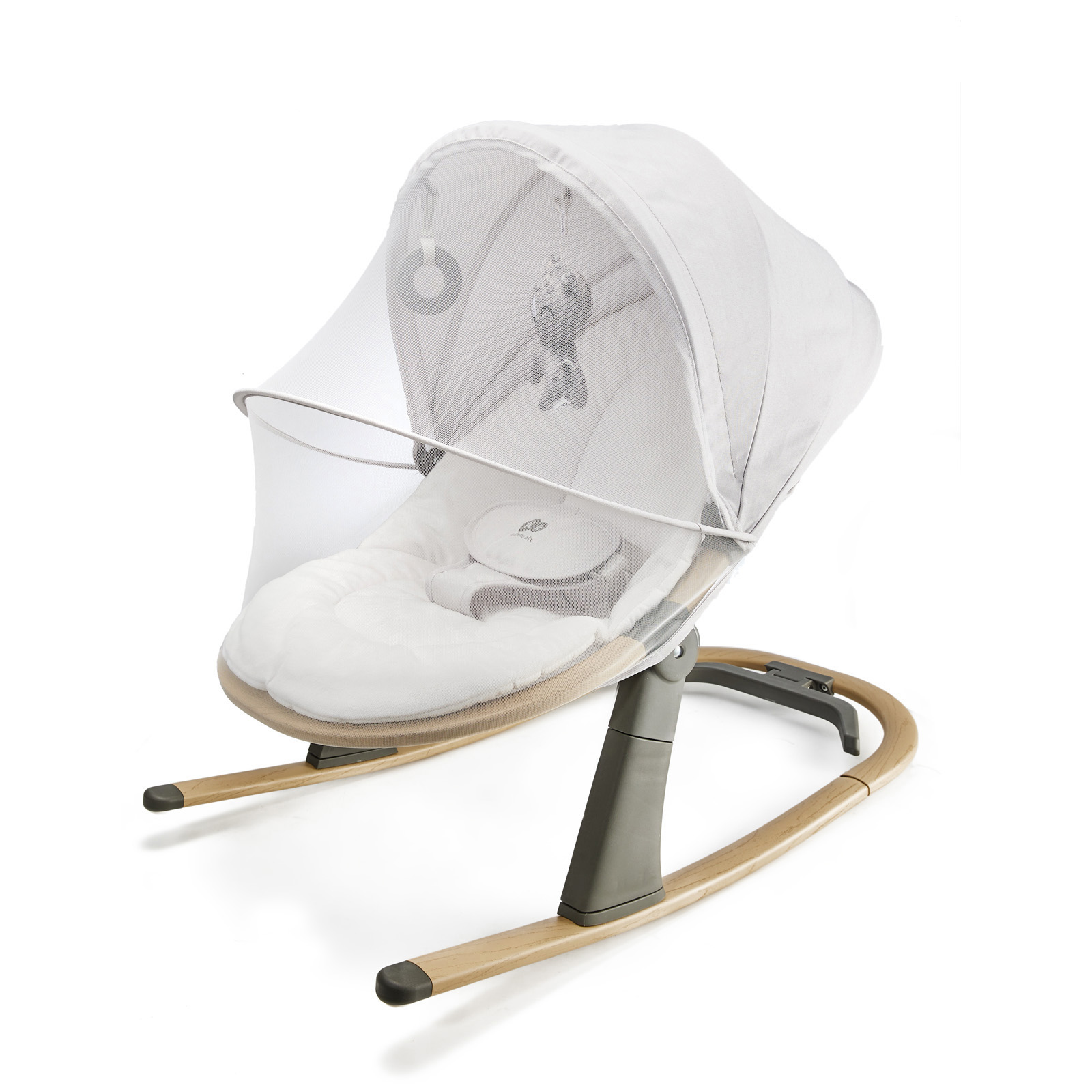Grauer Babywippen mit Spielzeug und Moskitonetz auf Holzbasis.