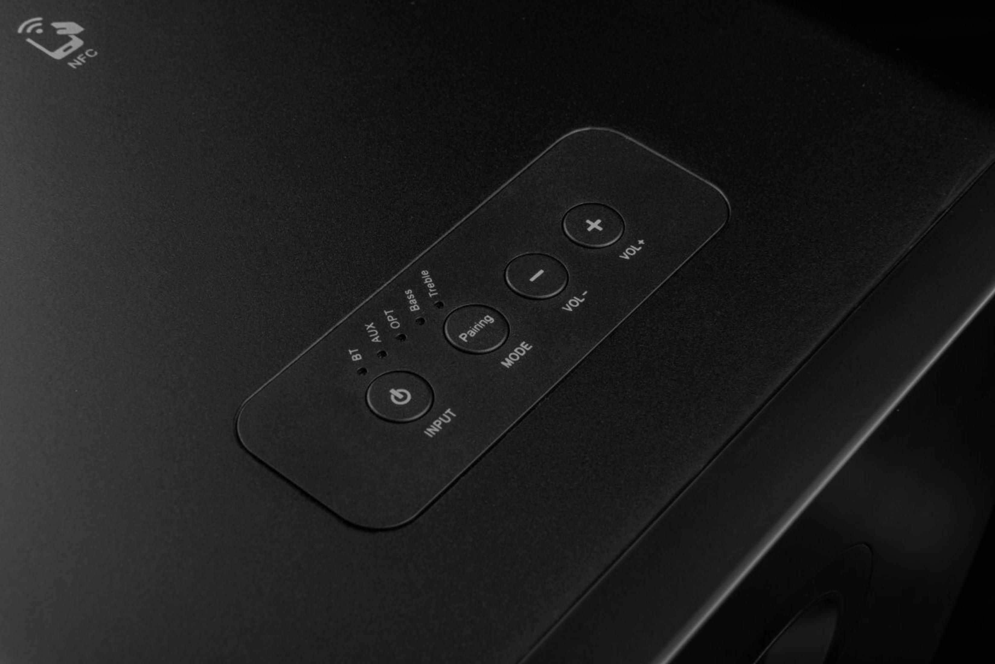 Czarny panel sterowania głośnika z logo NFC, przyciskami zasilania, wejścia, trybu, parowania i głośności.