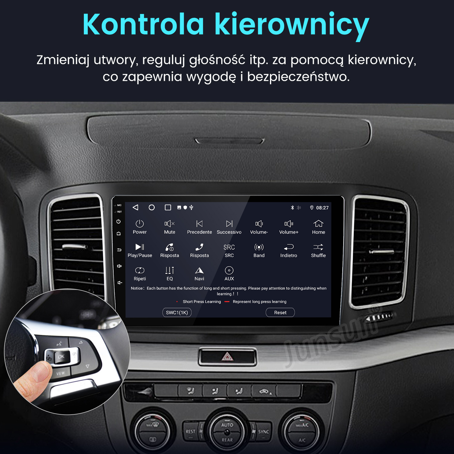Palec naciska przycisk OK na kierownicy samochodu. Wyświetlany jest system infotainment.