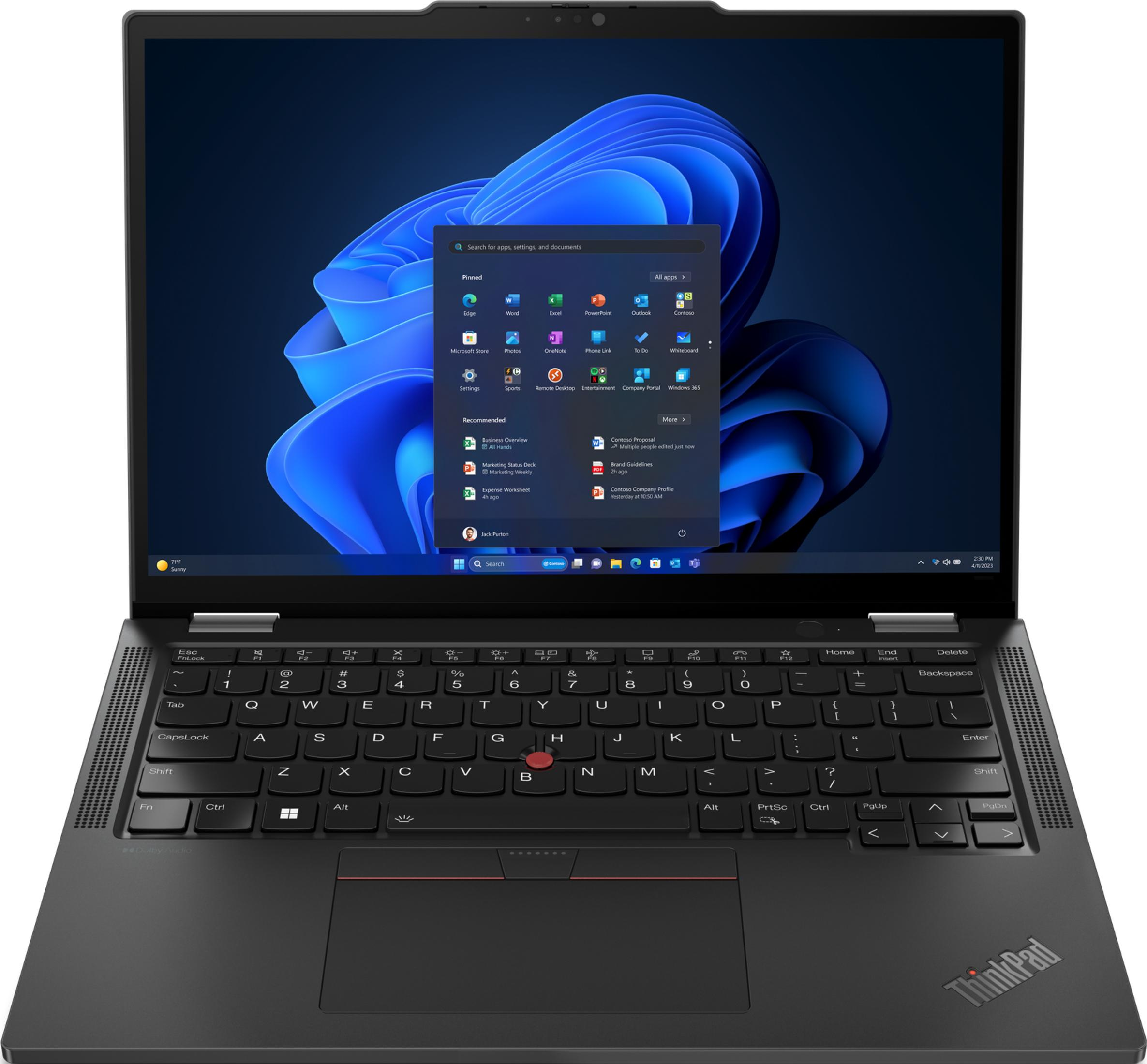 Un laptop nero aperto che mostra Windows 11 con il menu Start aperto.