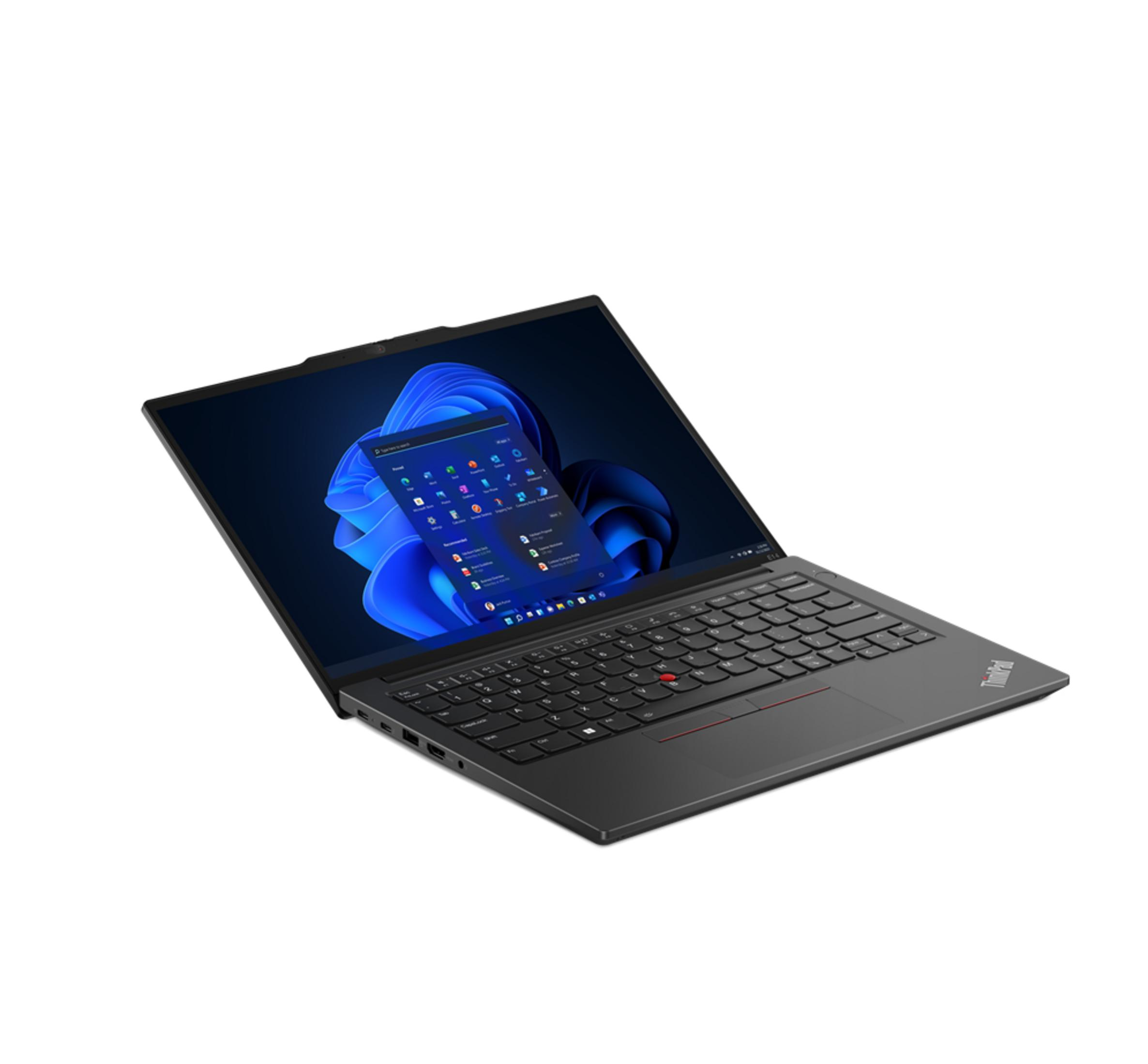 Ein schwarzer ThinkPad-Laptop ist geöffnet und zeigt einen Windows 11-Desktop mit blauem Wellenhintergrund.