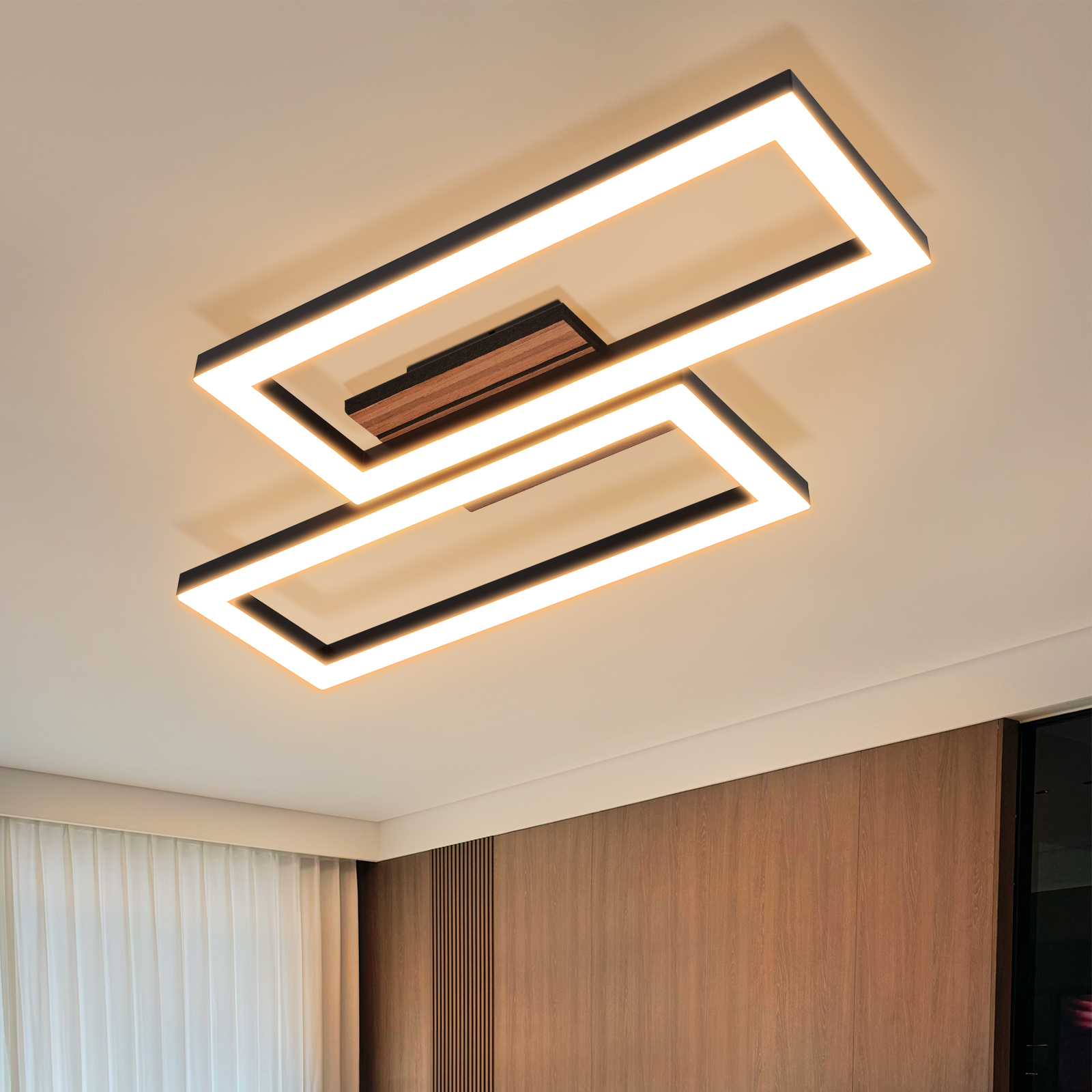 Eine moderne Deckenleuchte mit zwei rechteckigen schwarzen Rahmen, die sich überlappen und mit Holz und LED-Licht Akzenten versehen sind.