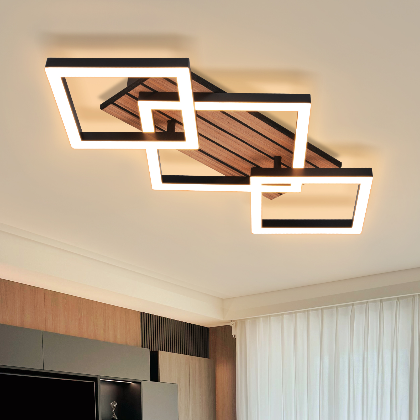Moderne Deckenleuchte mit Holzakzenten und drei leuchtenden Quadraten.