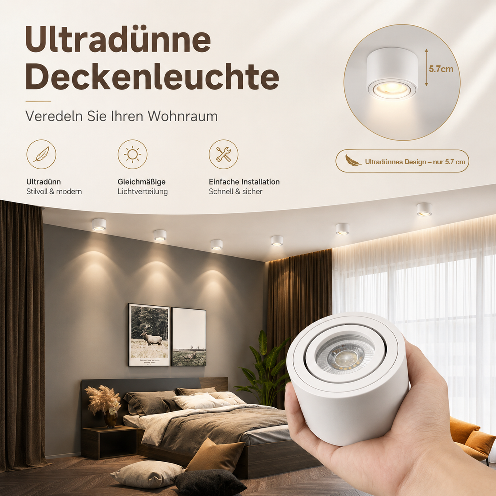 Una mano sostiene una lámpara de techo ultradelgada blanca sobre un dormitorio con cama y cuadros.