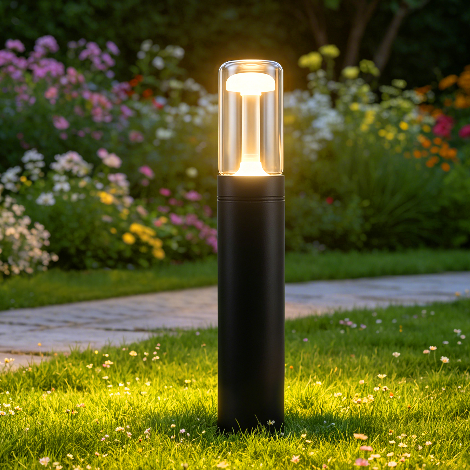 Una lámpara exterior negra con pantalla de cristal en un jardín.