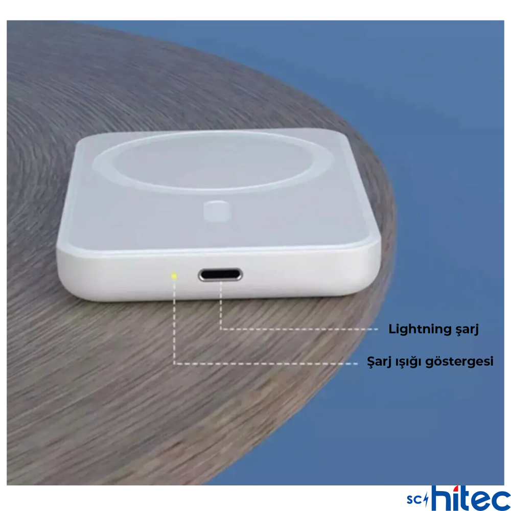 Ahşap masada USB-C portlu ve sarı şarj ışıklı beyaz kablosuz şarj cihazı.