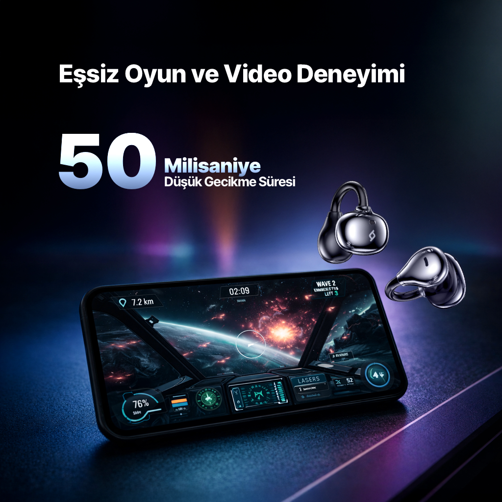Akıllı telefon uzay oyunu gösteriyor, yanında parlak kulaklıklar var.