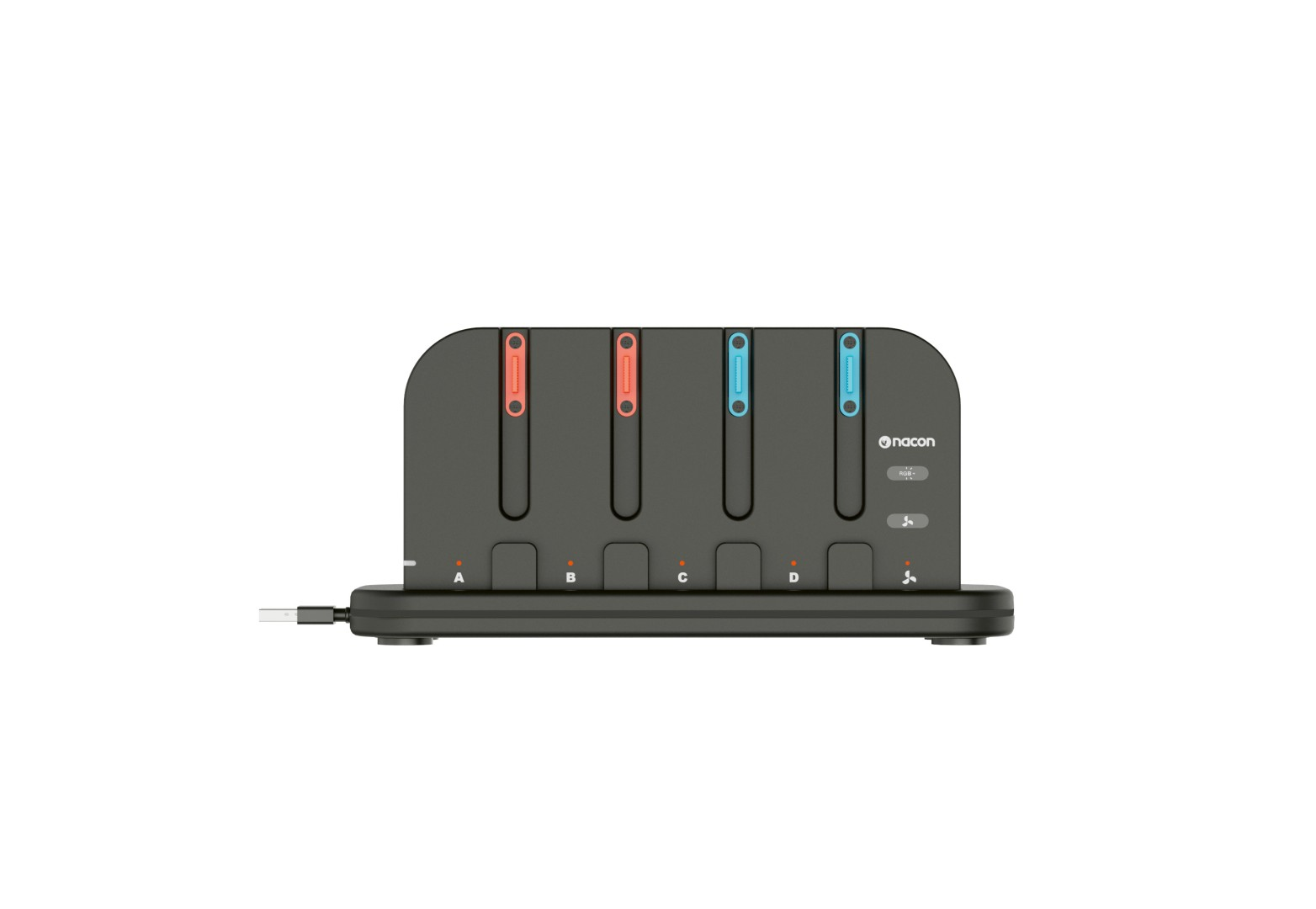 Un soporte de carga de controlador Nacon negro con cuatro ranuras, dos rojas y dos azules.
