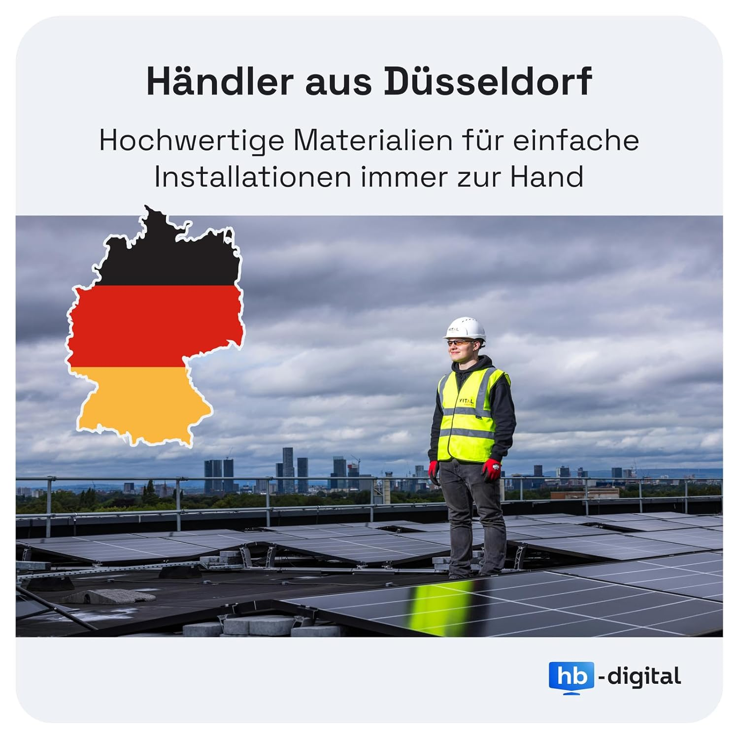 Mann in Warnweste auf Dach mit Solarmodulen, Deutschlandkarte mit Flagge.