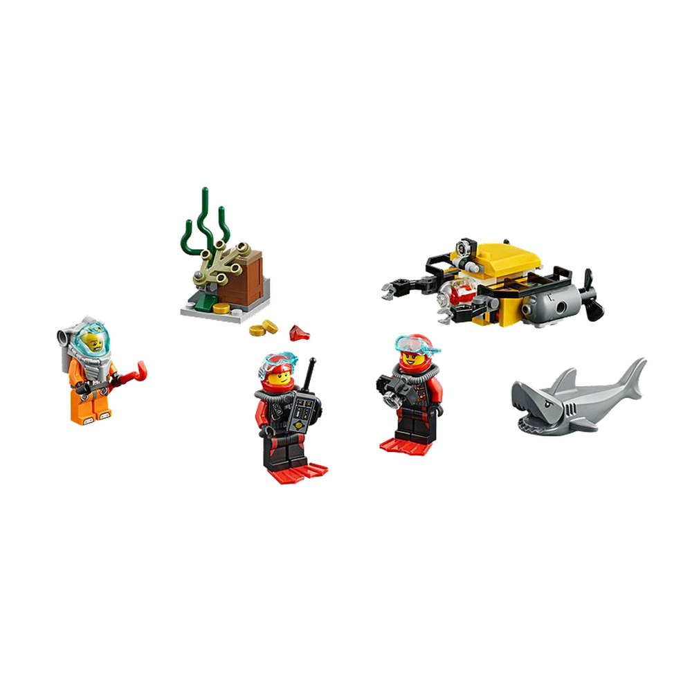 Sub LEGO con subacquei, squalo, corallo e tesoro.