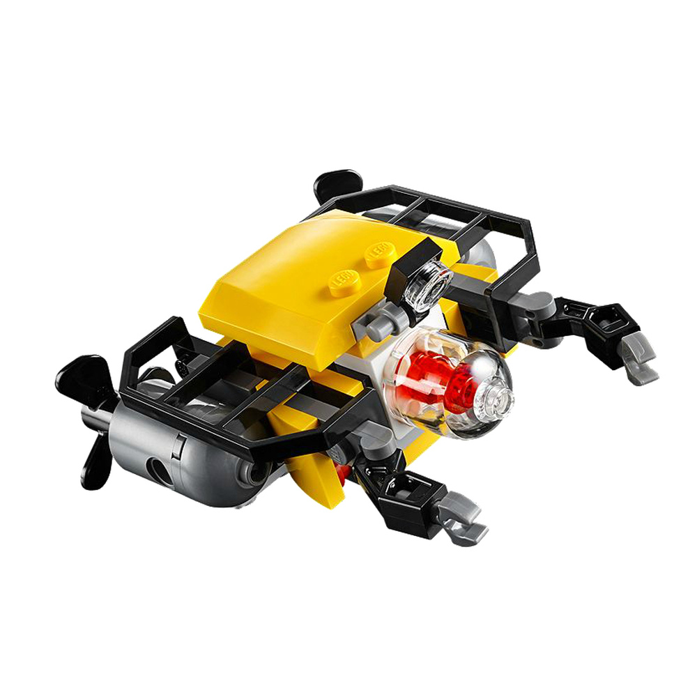 Un sottomarino Lego giallo con bracci robotici e un'elica.