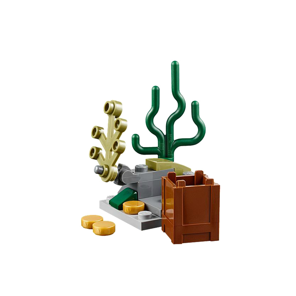 Una scena desertica Lego con cactus verdi, cassa marrone, monete ed elementi di pietra.