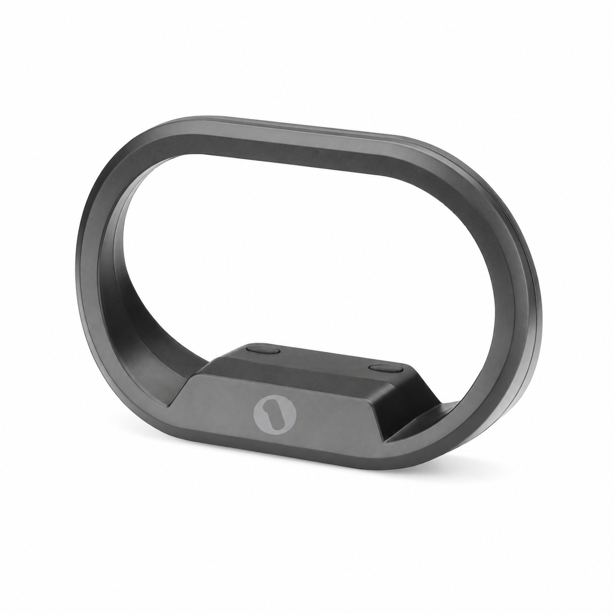Un oggetto scuro a forma ovale con due pulsanti e un logo.