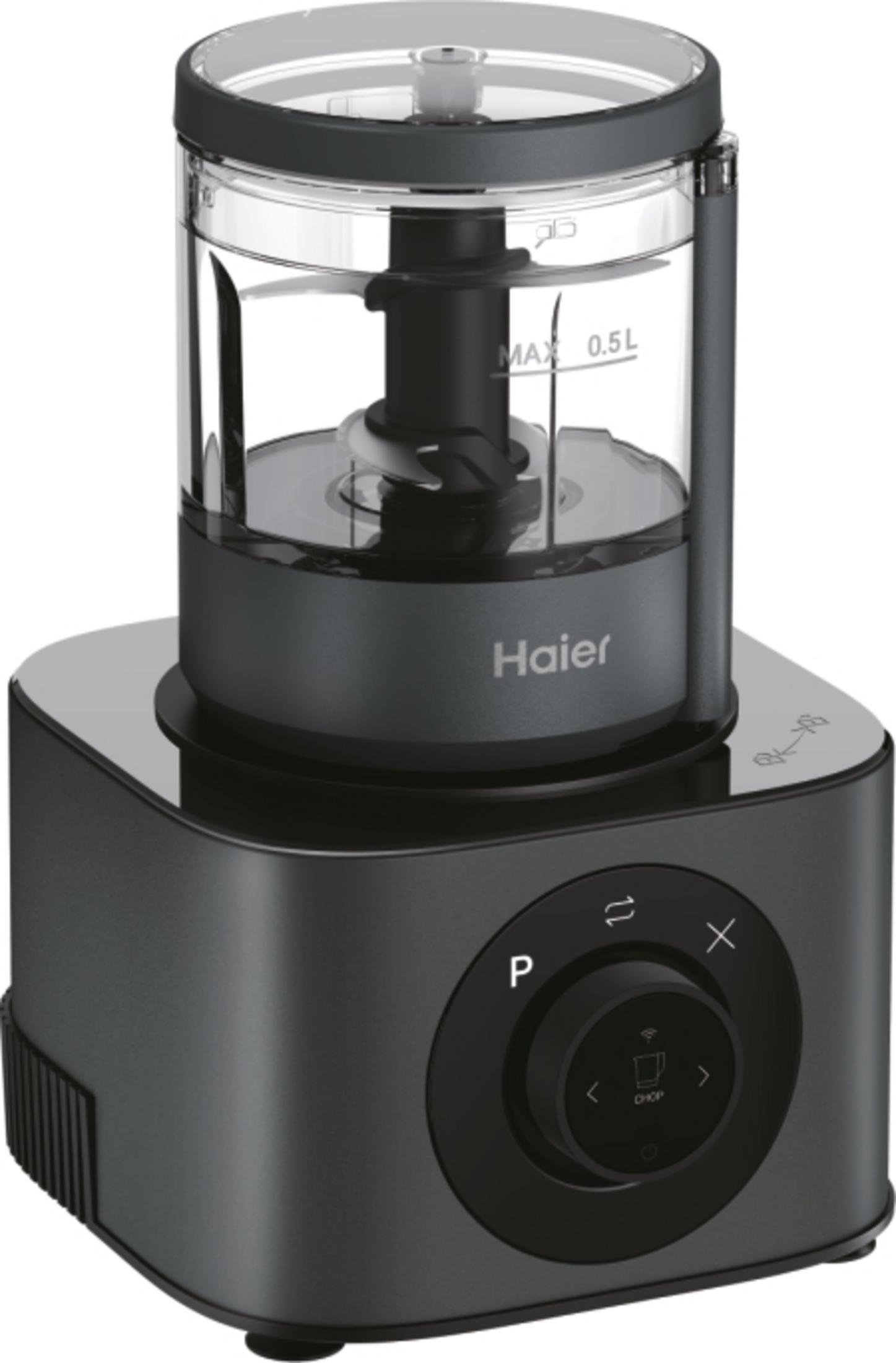 Un mini tritatutto Haier nero con contenitore trasparente e display digitale.