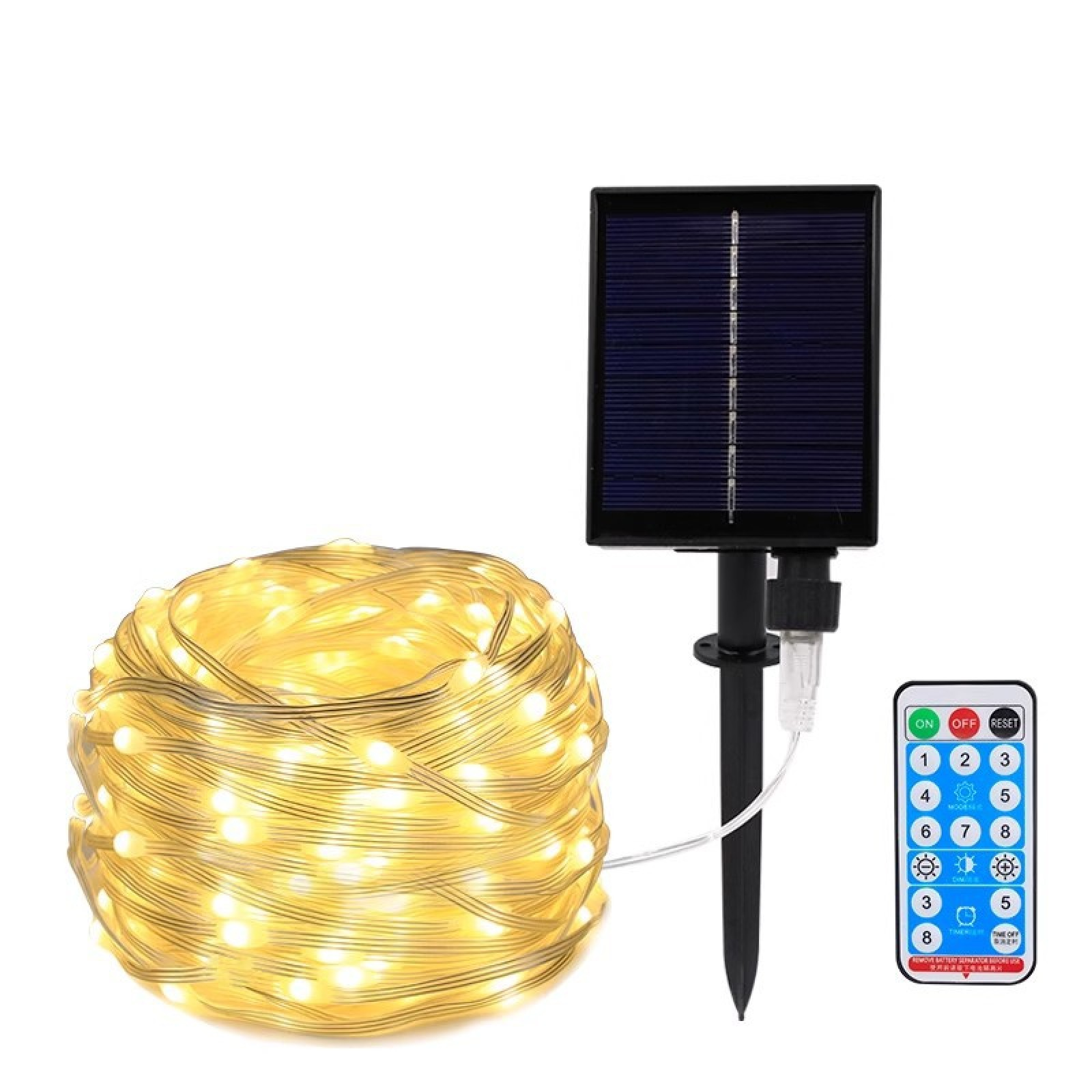 Ein Solarpanel, eine Lichterkette und eine Fernbedienung auf weißem Hintergrund.