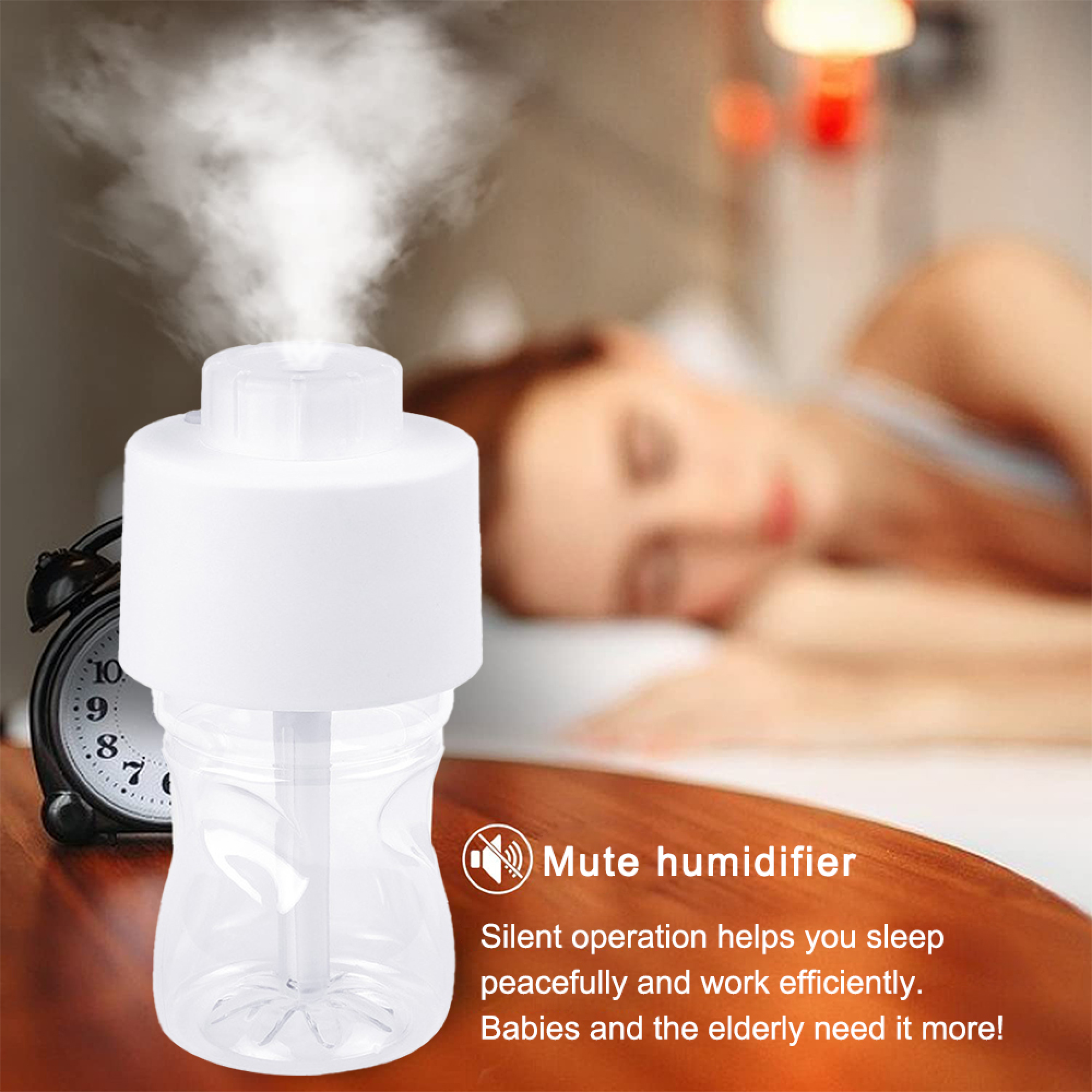 Ein weißer Luftbefeuchter mit Dampf auf einem Nachttisch neben einem Wecker.