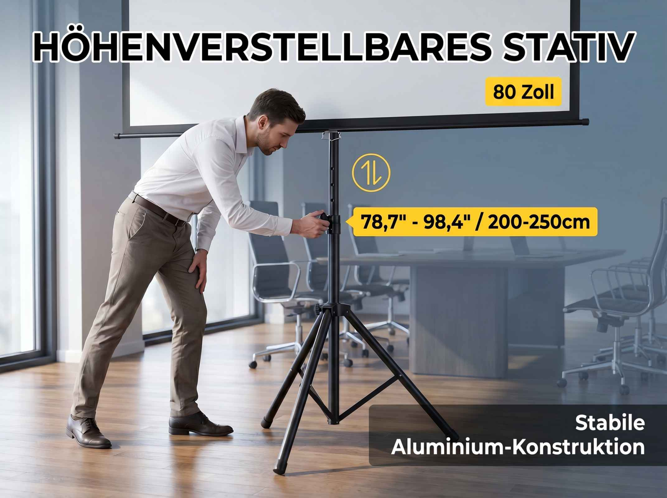 Mann stellt höhenverstellbares Stativ für 80-Zoll-Leinwand ein.