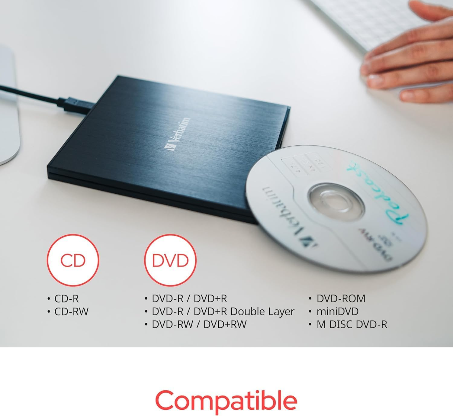 Schwarzes externes Laufwerk mit CD und DVD daneben. Liste kompatibler Formate.