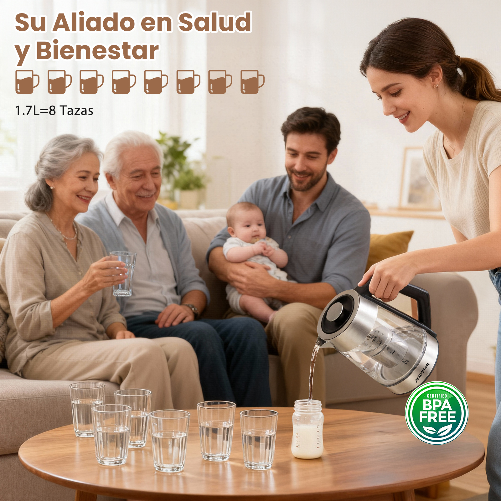 Una familia (abuelos, padres, bebé) se sienta en un sofá. Una mujer vierte agua en un vaso.