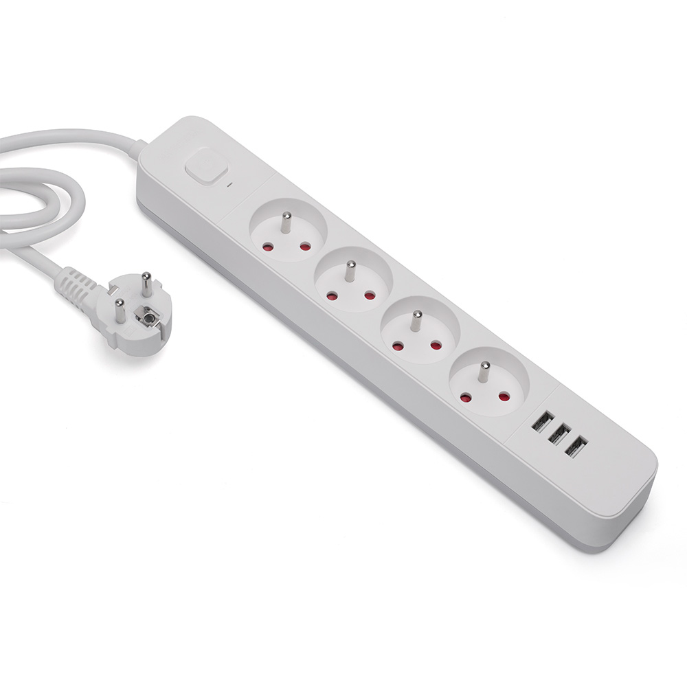 Biała listwa zasilająca z czterema gniazdami i trzema portami USB.