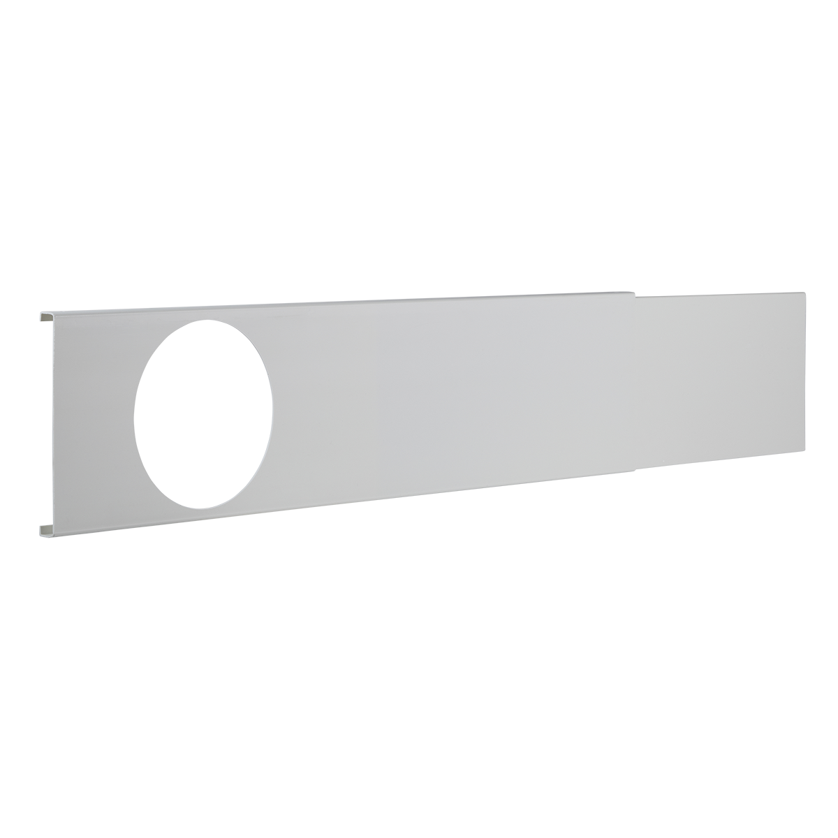 Un tubo metallico bianco con un ritaglio circolare poggia su una base bianca.