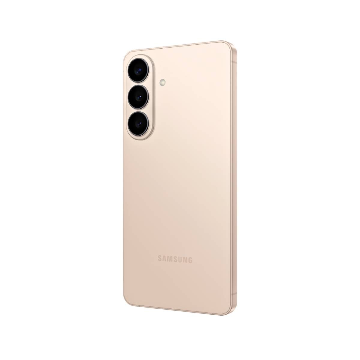 Uno smartphone oro chiaro con tre fotocamere sul retro.