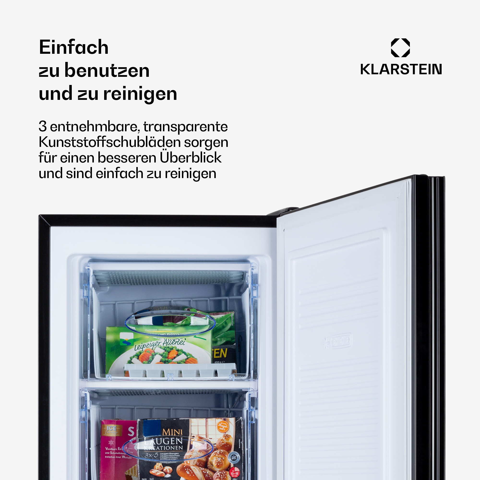 Un congelador abierto con cajones transparentes llenos de alimentos congelados.